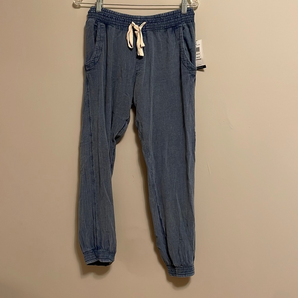 M Denim color/cotton fabric rip curl pant with elastic waist and bottom cuff